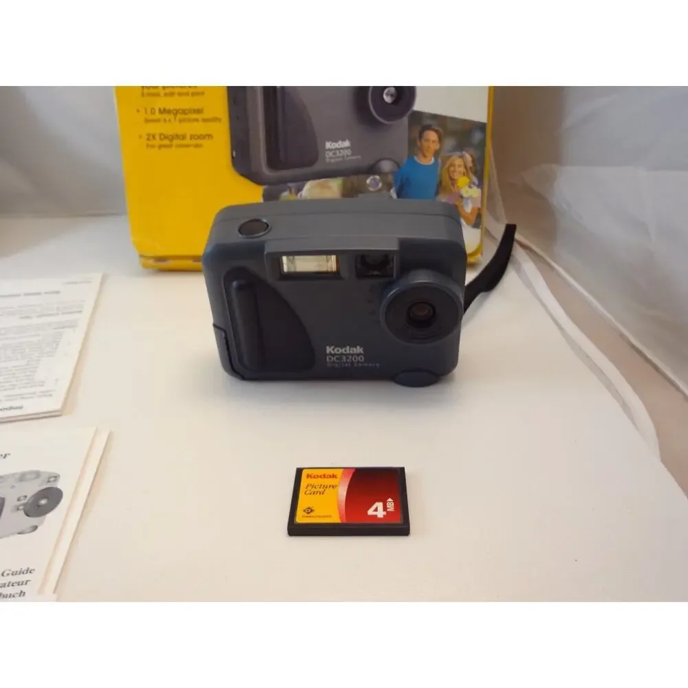 Kodak DC 3200 Digital Camera Mega Pixel - Gray - ***‎ Broken Battery Door ***